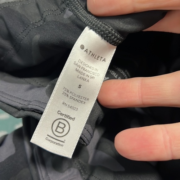 Athleta Ultimate Stash Pocket 7/8 Gray Camo Tights Size Small - Picture 8 of 10